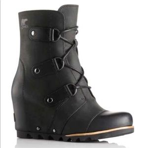 Black Sorel wedge